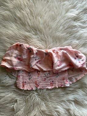 🌸HOLLISTER OFF THE SHOULDER SMOCKED CROP TOP🌸